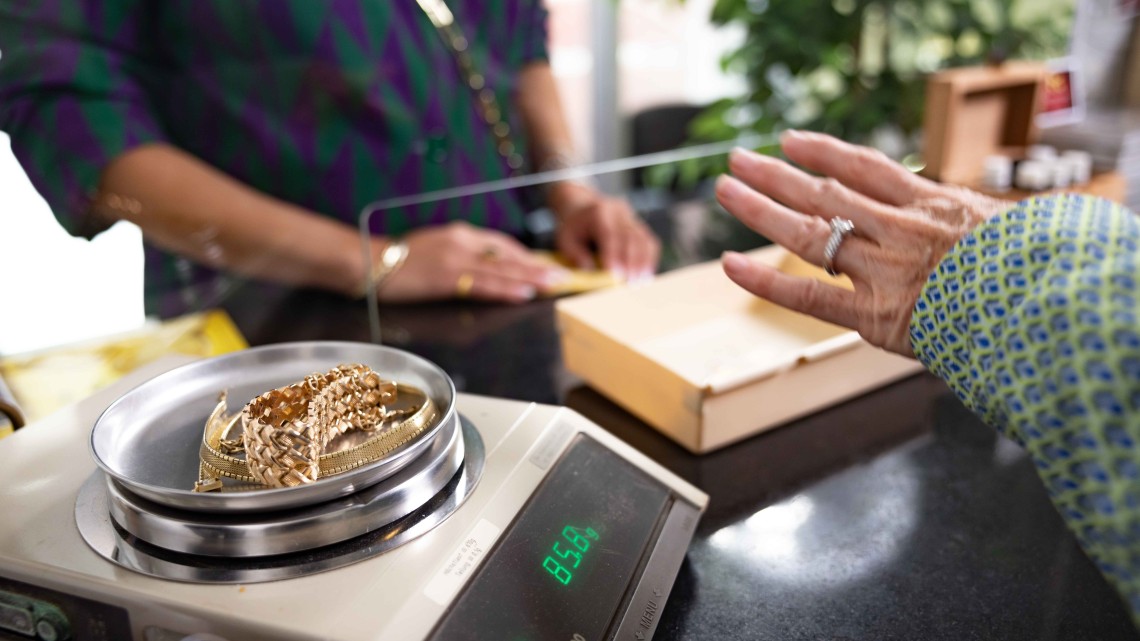 Goldwaage mit Altgold